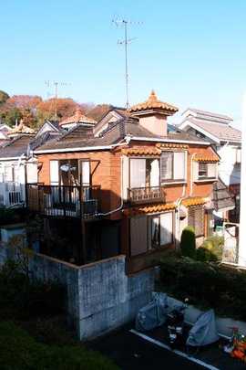 Local appearance photo.  [Building appearance] Heisei 2 years March Built in your area. (Taken from the southeast side)