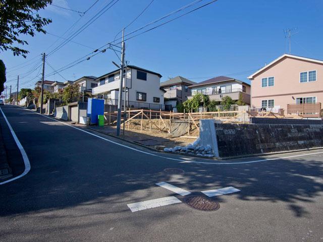 Local photos, including front road. 2013 November 14 shooting Panoramic view