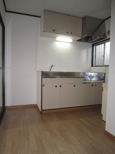 Kitchen. Want old arm of cuisine! ?