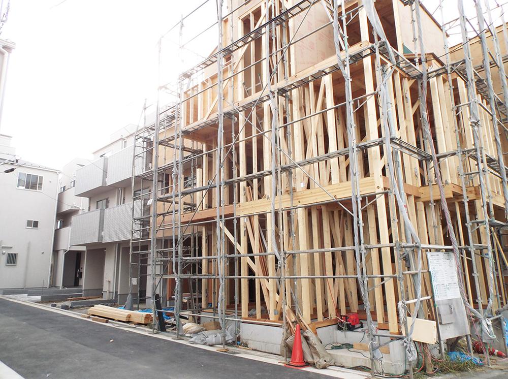 Local appearance photo. Local (10 May 2013) Shooting