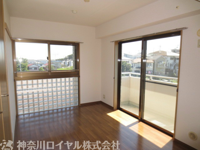 Other room space. Western-style (balcony side)