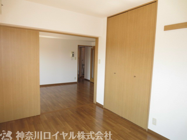 Other room space. Western-style (balcony side)