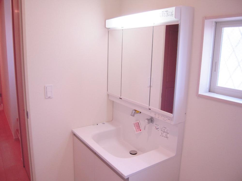 Wash basin, toilet. Shower faucet