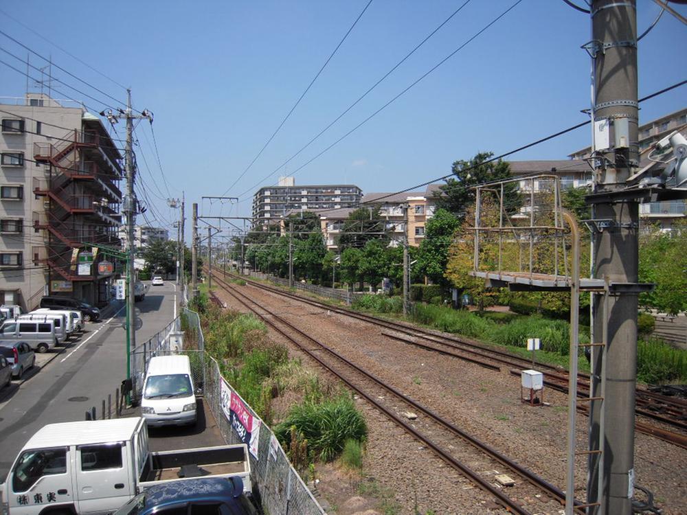 View photos from the dwelling unit. It is unbearable to the view is like a train from the second floor Western-style