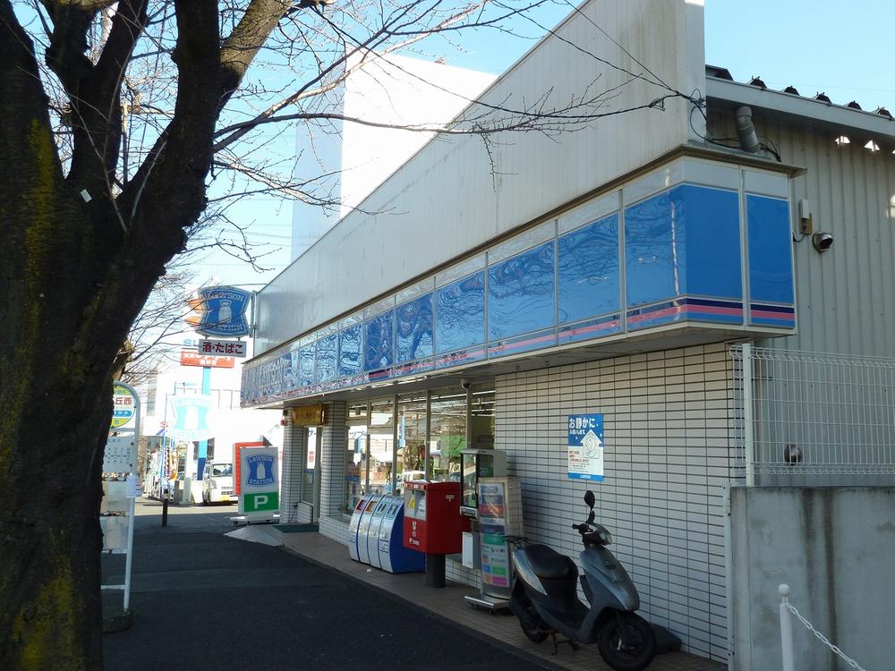 Convenience store. Also FamilyMart to 145m across the street to a convenience store Lawson of 145m nearest to Lawson