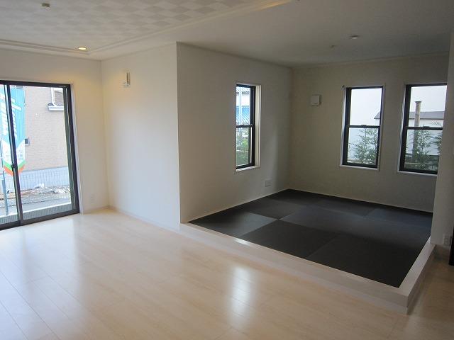 Same specifications photos (living)