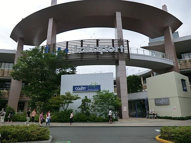 Shopping centre. 1774m until LaLaport Yokohama