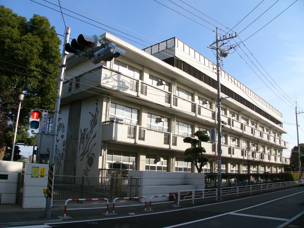 Primary school. 80m to Yokohama City Tatsumidori Elementary School