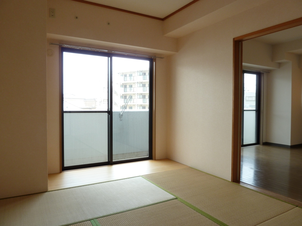 Living and room. Japanese-style room 7.0 tatami  The same type ・ It will be in a separate dwelling unit photos.