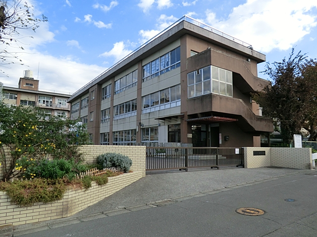 Primary school. 1100m to Yokohama Municipal Higashihongo elementary school (elementary school)