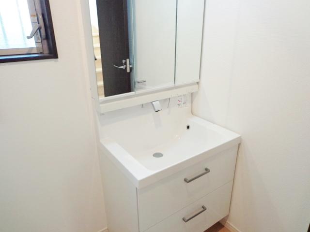 Wash basin, toilet. Bathroom vanity