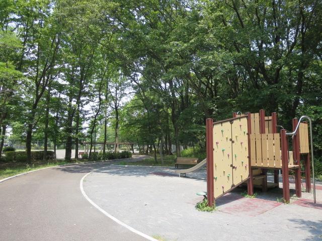 park. 1423m to Kirigaoka park