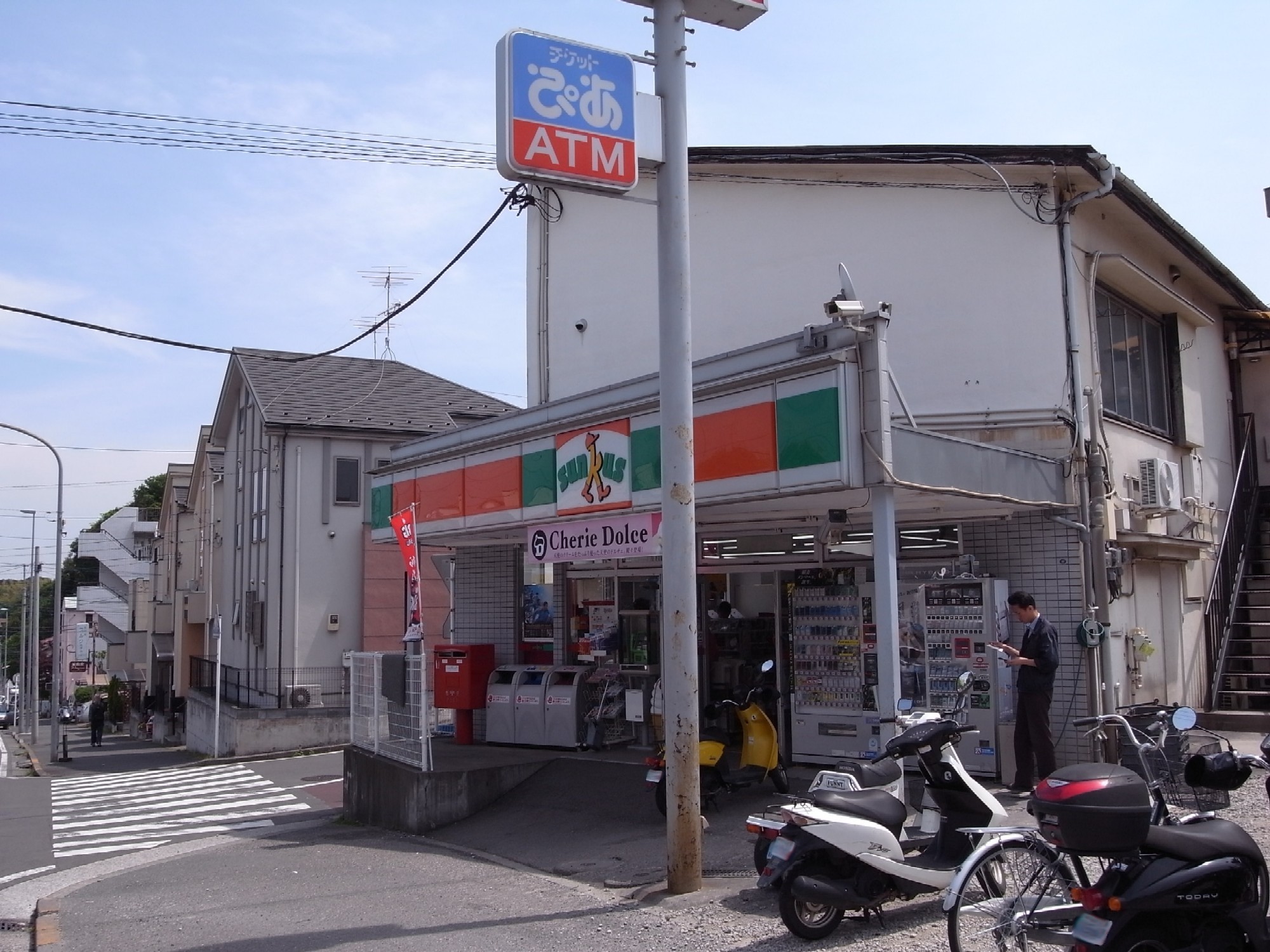 Convenience store. Thanks Takeyama park store up (convenience store) 584m