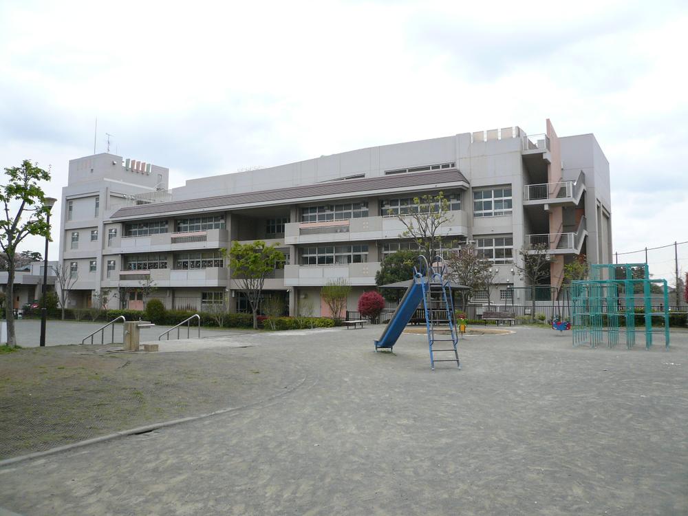 Primary school. 991m to Yokohama Municipal Morinodai Elementary School