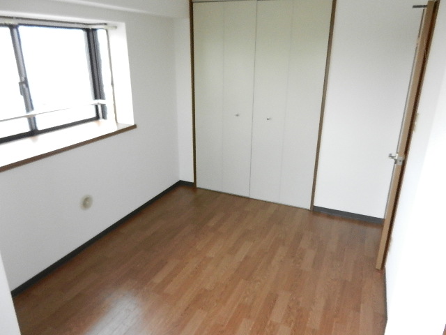 Living and room. Western-style 4.9 Pledge