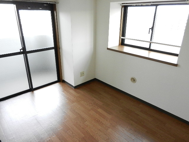 Living and room. Western-style 4.9 Pledge