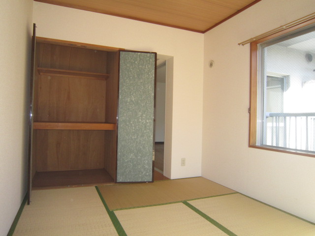 Receipt. There is housed in a Japanese-style room. 