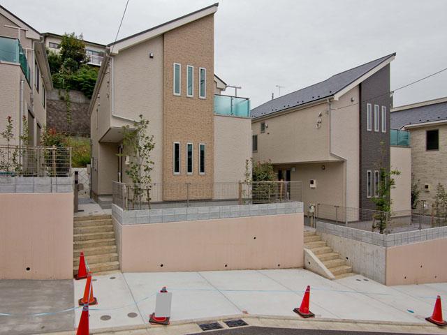 Local appearance photo. Local (11 May 2013) Shooting