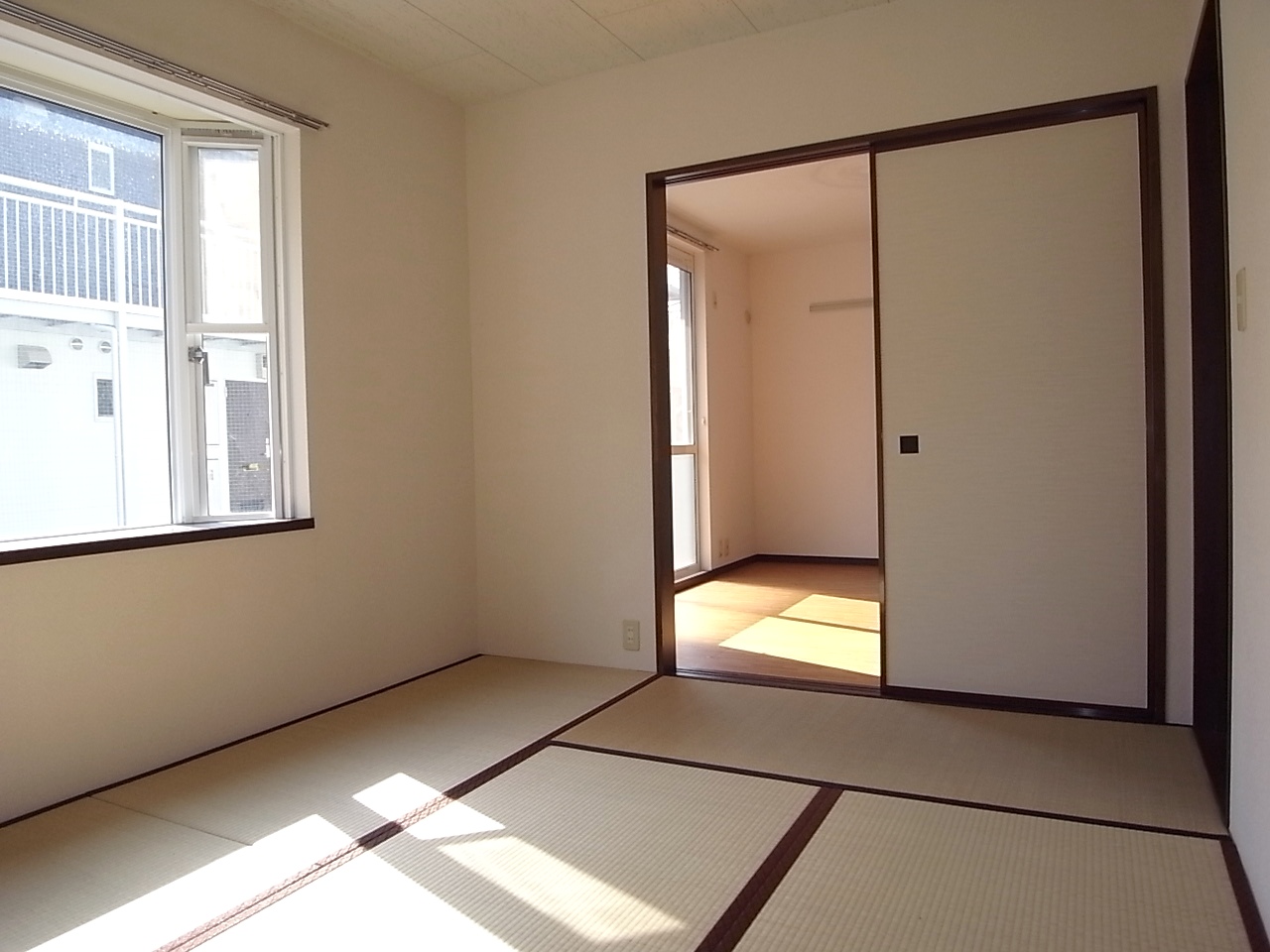 Living and room. Japanese-style room 6 quires ・ Western-style 6 Pledge