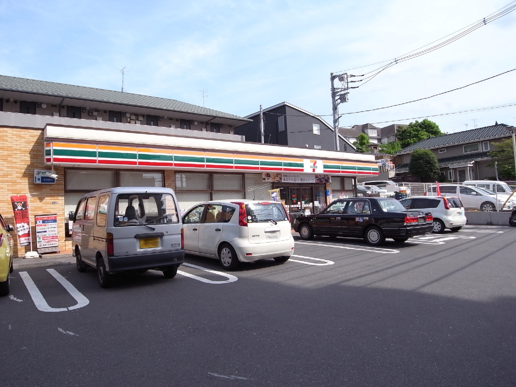 Convenience store. Seven-Eleven Yokohama Hakusan 2-chome up (convenience store) 648m