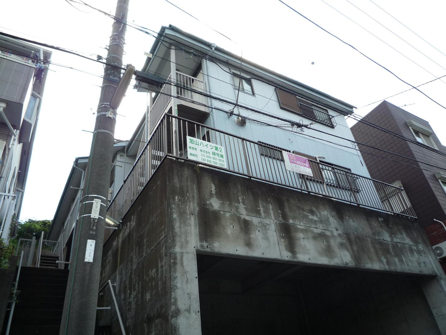 Building appearance. Lintel Station has become the shopping district