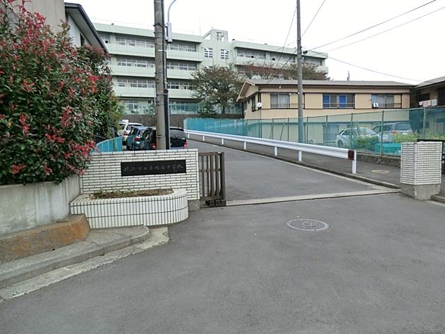 Junior high school. Yokohama Tatsuhigashi lintel up to junior high school 900m