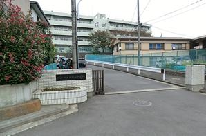 Yokohama Tatsuhigashi lintel junior high school