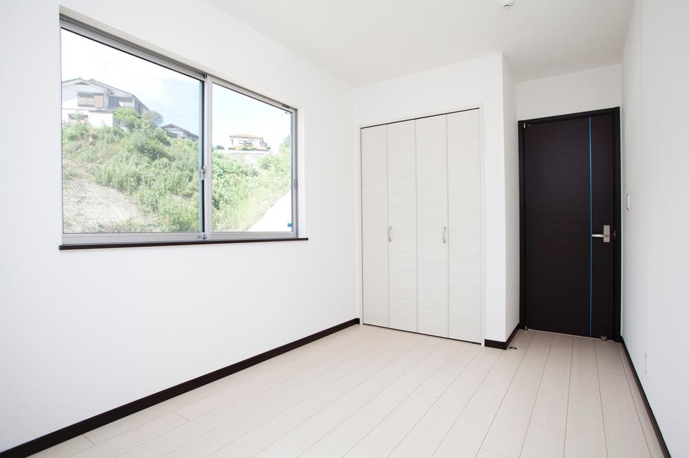 Same specifications photos (Other introspection). No longer space to place the extra furniture by providing a housed in each room.