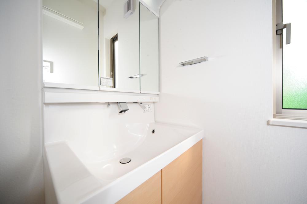 Wash basin, toilet. Precisely because they wash basin we use every day, Ingenuity of water-saving function has become to the specifications.