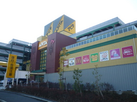 Supermarket. Shopping 1000m to the center (super)