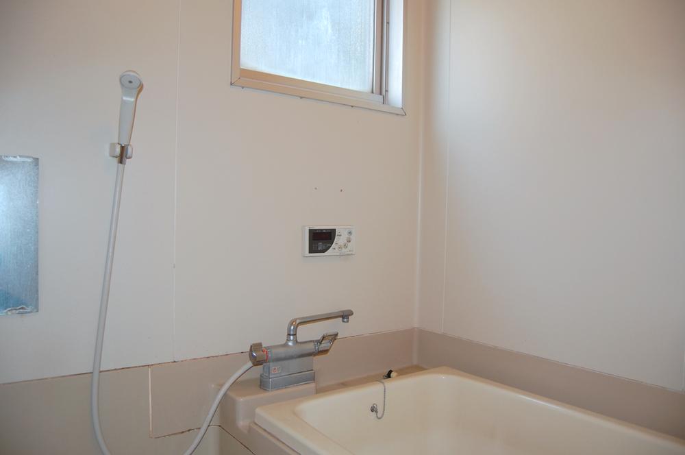 Bathroom. Indoor (July 2012) shooting