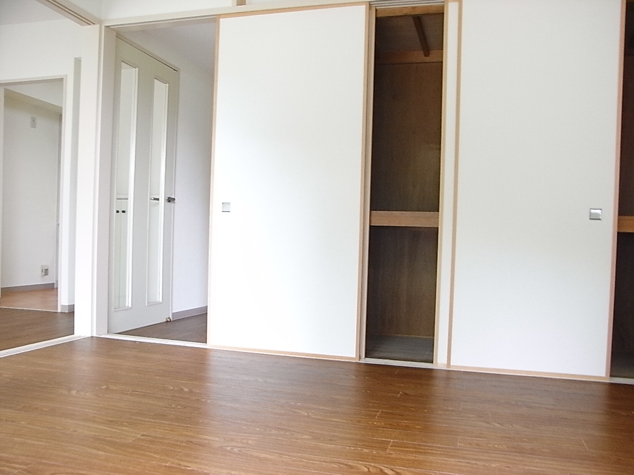 Other room space. Bright south-facing Western-style