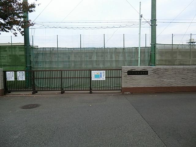 Junior high school. 1600m to Yokohama Municipal Tana junior high school