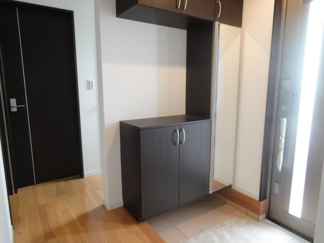 Entrance. Katazuki you clean at any time at the door with storage. (5 Building)