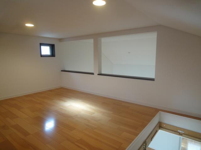 Other. Loft will be a big success in the storage in the LD top. A comfortable life in a neat tidy rooms. (5 Building)