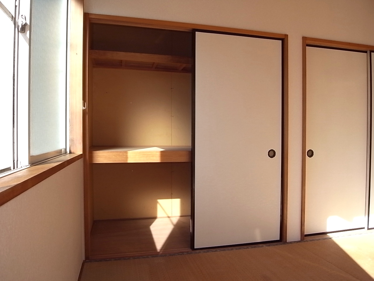 Receipt. Japanese-style room 6 Pledge (west) closet)