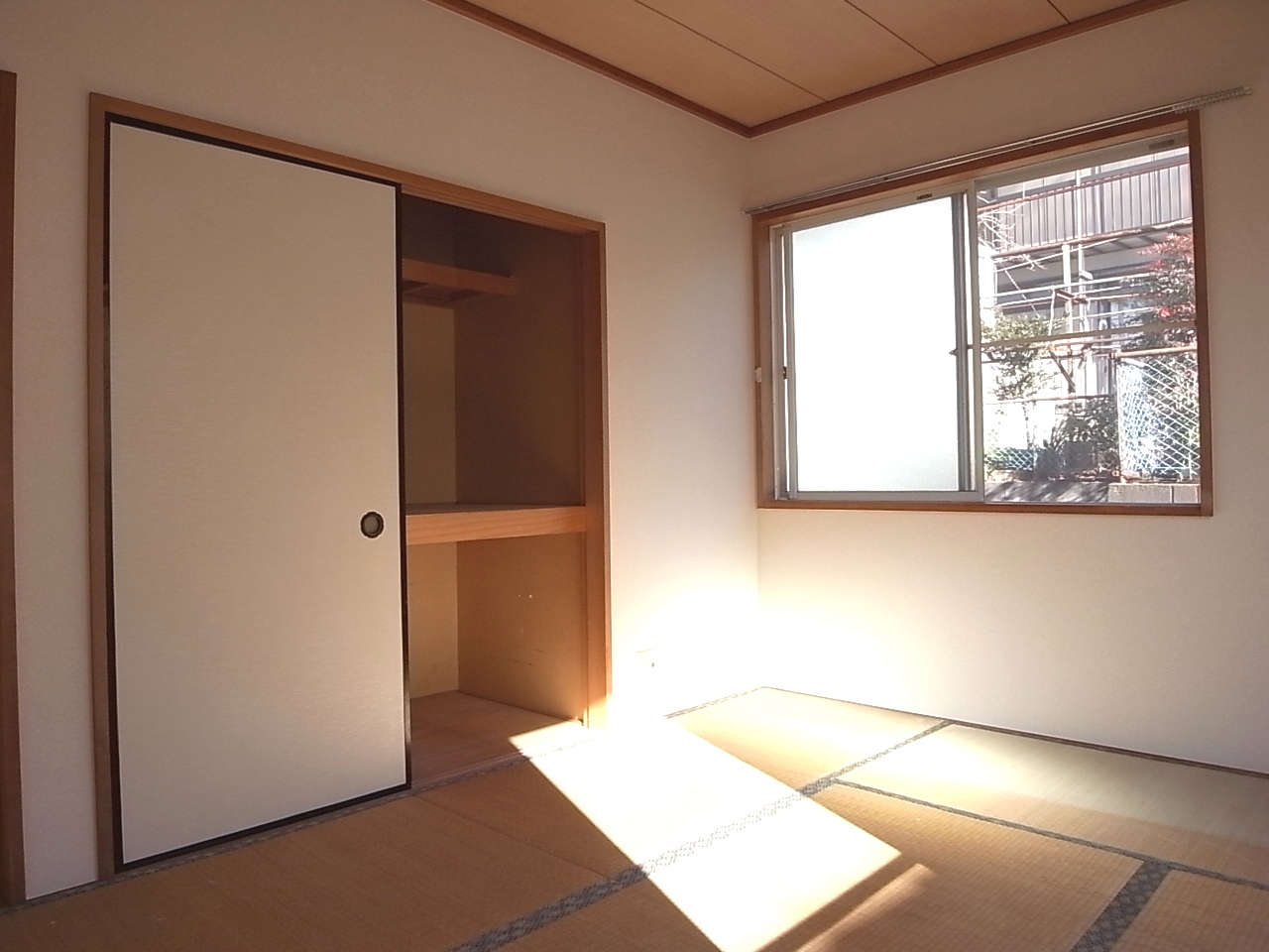 Receipt. Japanese-style room 6 Pledge (east) closet
