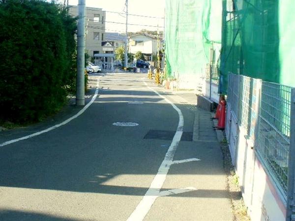 Local photos, including front road. Frontal road