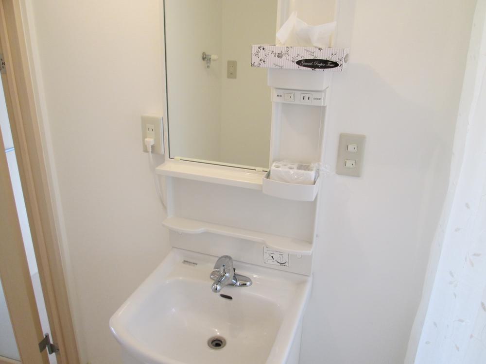 Wash basin, toilet. Indoor (March 2013) Shooting