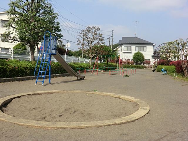 park. Miho 285m to centrist green space