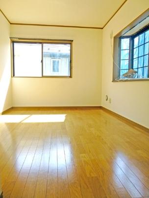 Non-living room. Local Photos