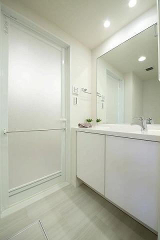 Wash basin, toilet. Indoor shooting