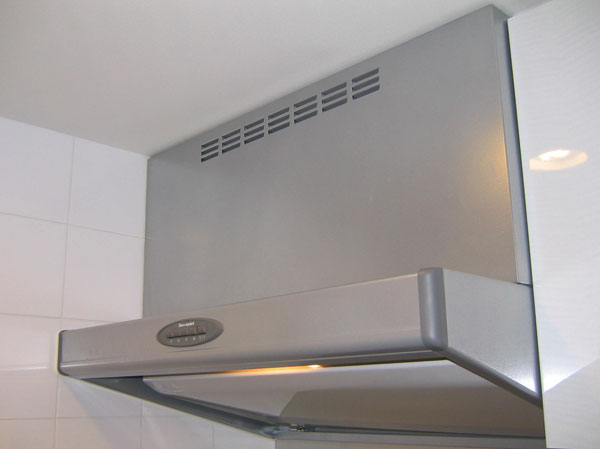 Kitchen.  [Rectification Backed range hood] By attaching the current plate, To accelerate the suction wind speed, Inhale deep soaking equivalent of oil smoke efficient. Since the addition of the enamel of the current plate, Dirt will fall clean.
