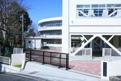 Primary school. 990m to Yokohama Municipal Makita Elementary School