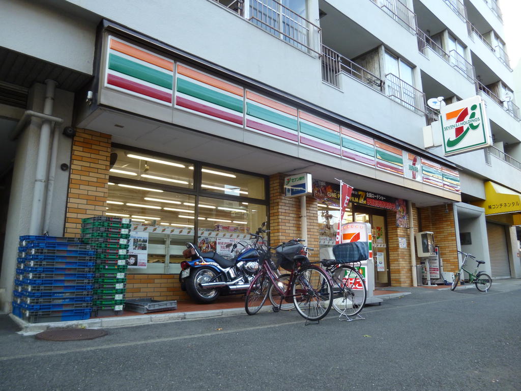 Convenience store. 20m until the Seven-Eleven Takasago-cho store (convenience store)