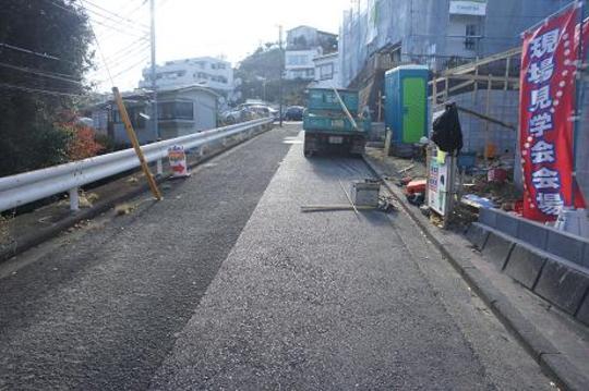 Local photos, including front road. Frontal road