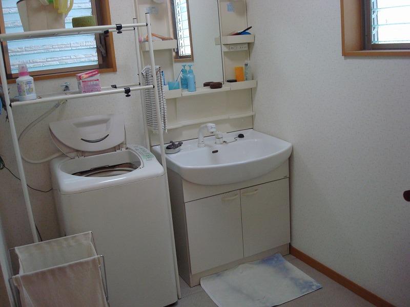 Wash basin, toilet. Indoor (10 May 2013) Shooting