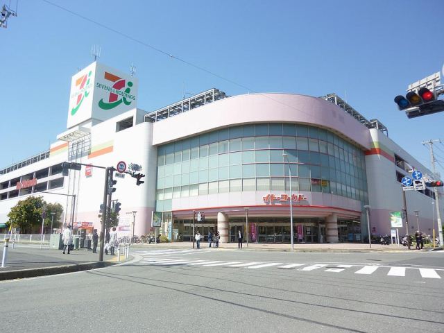 Shopping centre. Ito-Yokado to (shopping center) 690m