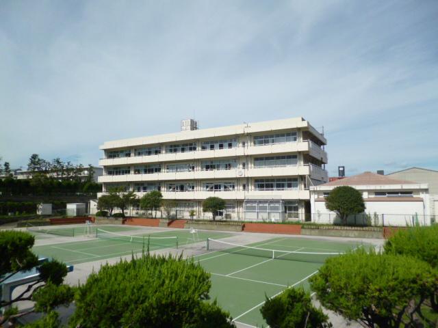 Junior high school. 640m to Yokohama Municipal Fujinoki junior high school