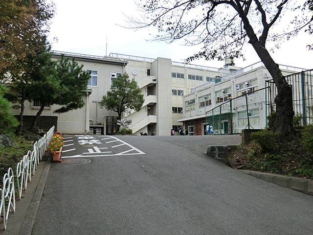 Junior high school. 1500m to Yokohama Municipal Minamigaoka junior high school